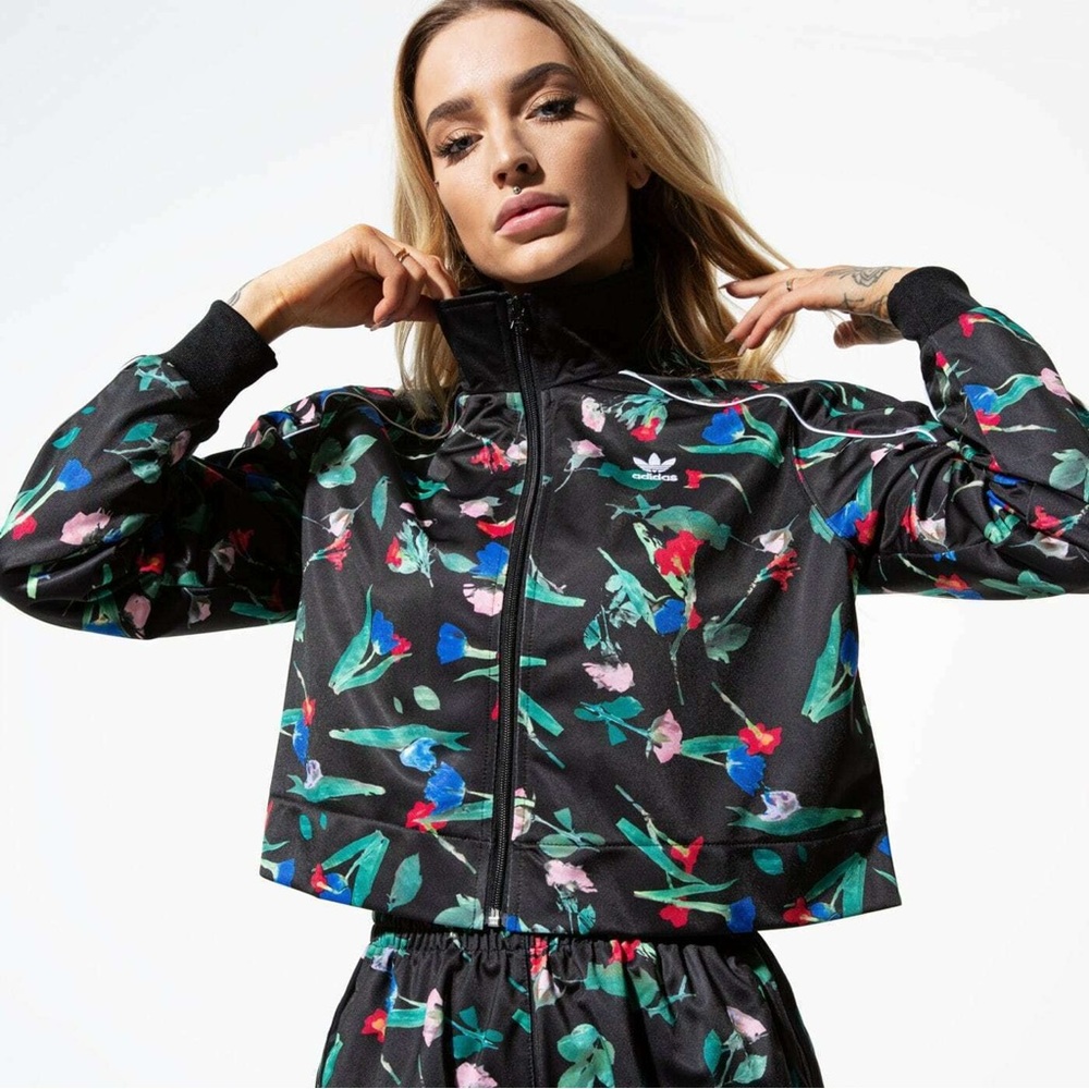 Adidas Track Cropped Jacket 🧥 - Picture 1 of 4